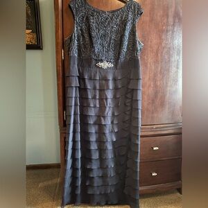 Jessica Howard Elegant Navy Lace formal gown